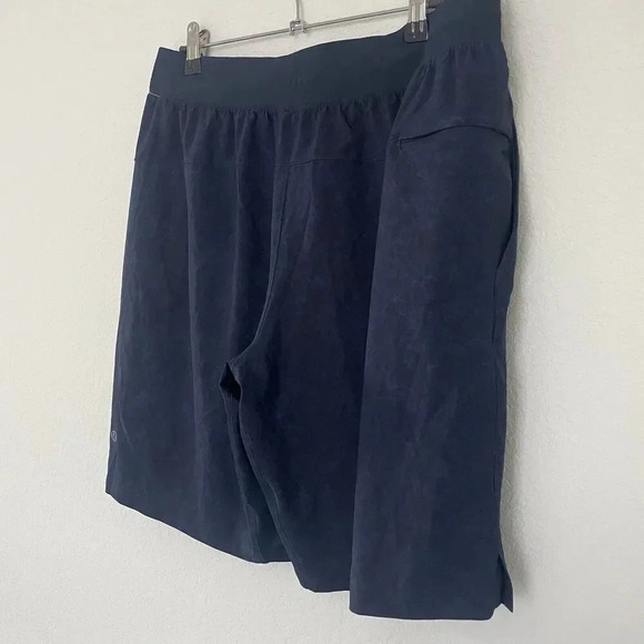 Lululemon T.H.E. Short Mens Size Large Linerless Gravel Dust True Navy - Picture 4 of 7